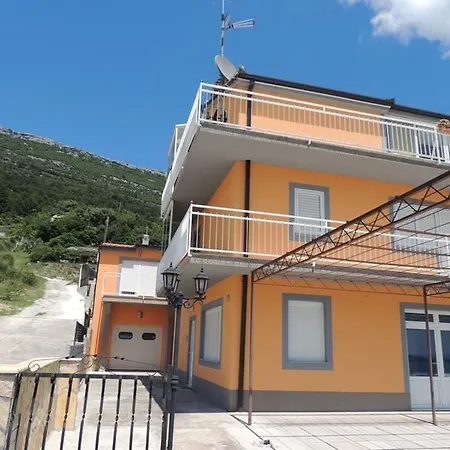 Apartment Apartments And Rooms Niki 2 Kastela
